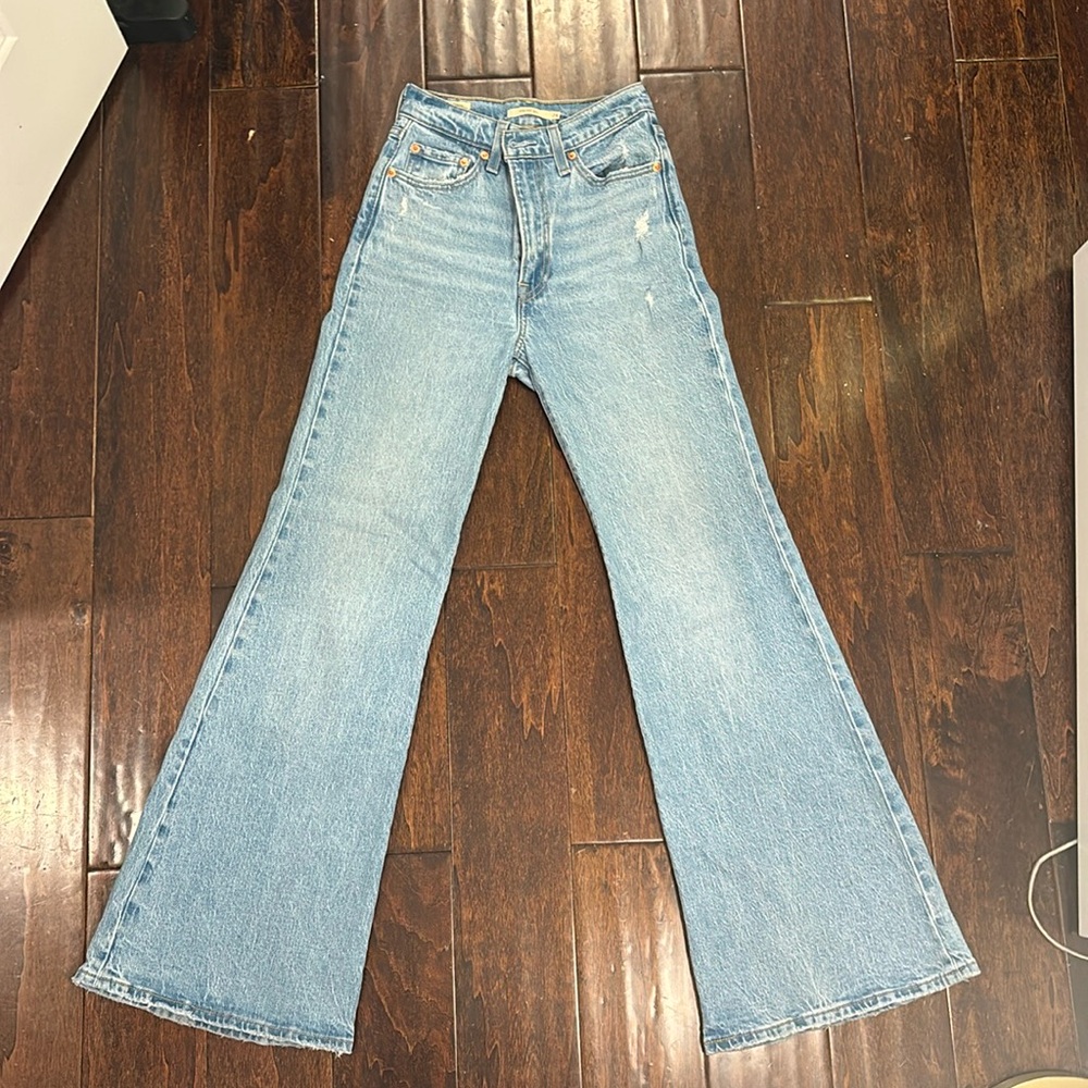 Levi’s ribcage bell jeans - light/medium wash - size 24